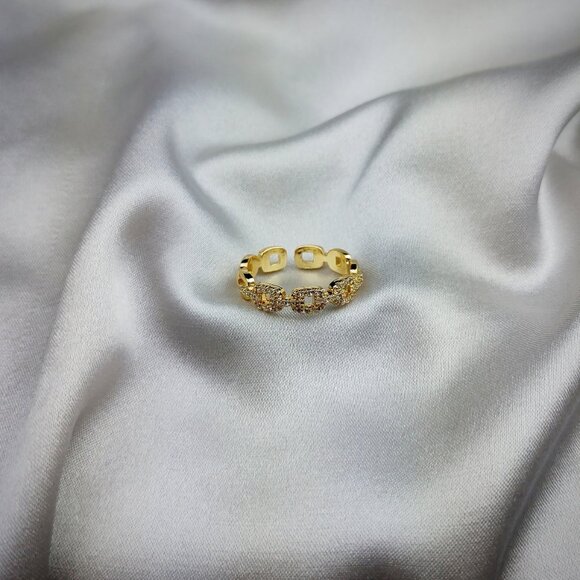 Linking Loops Crystal Ring - Picture 5 of 5